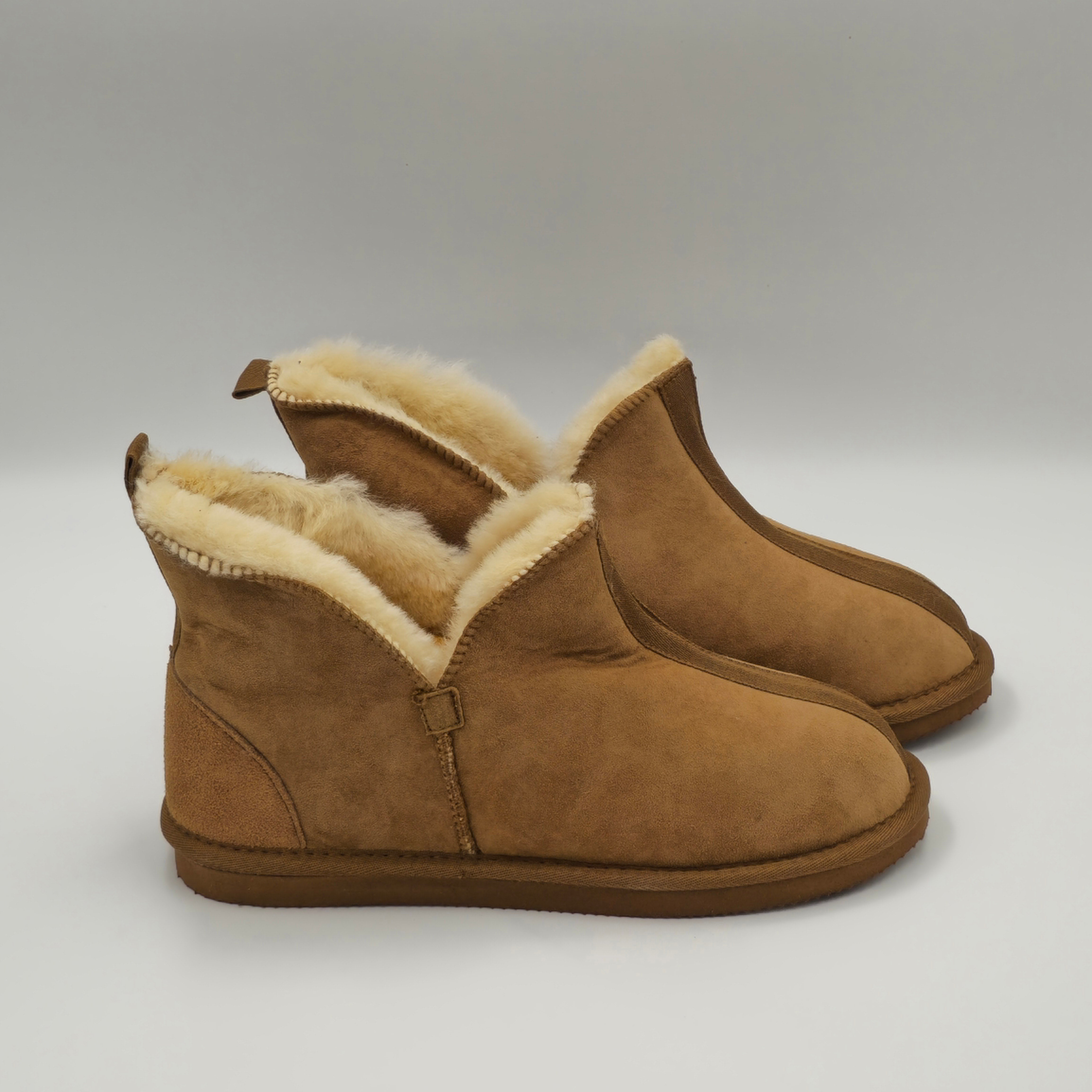 Julius Sheepskin Houseshoe Mid brown
