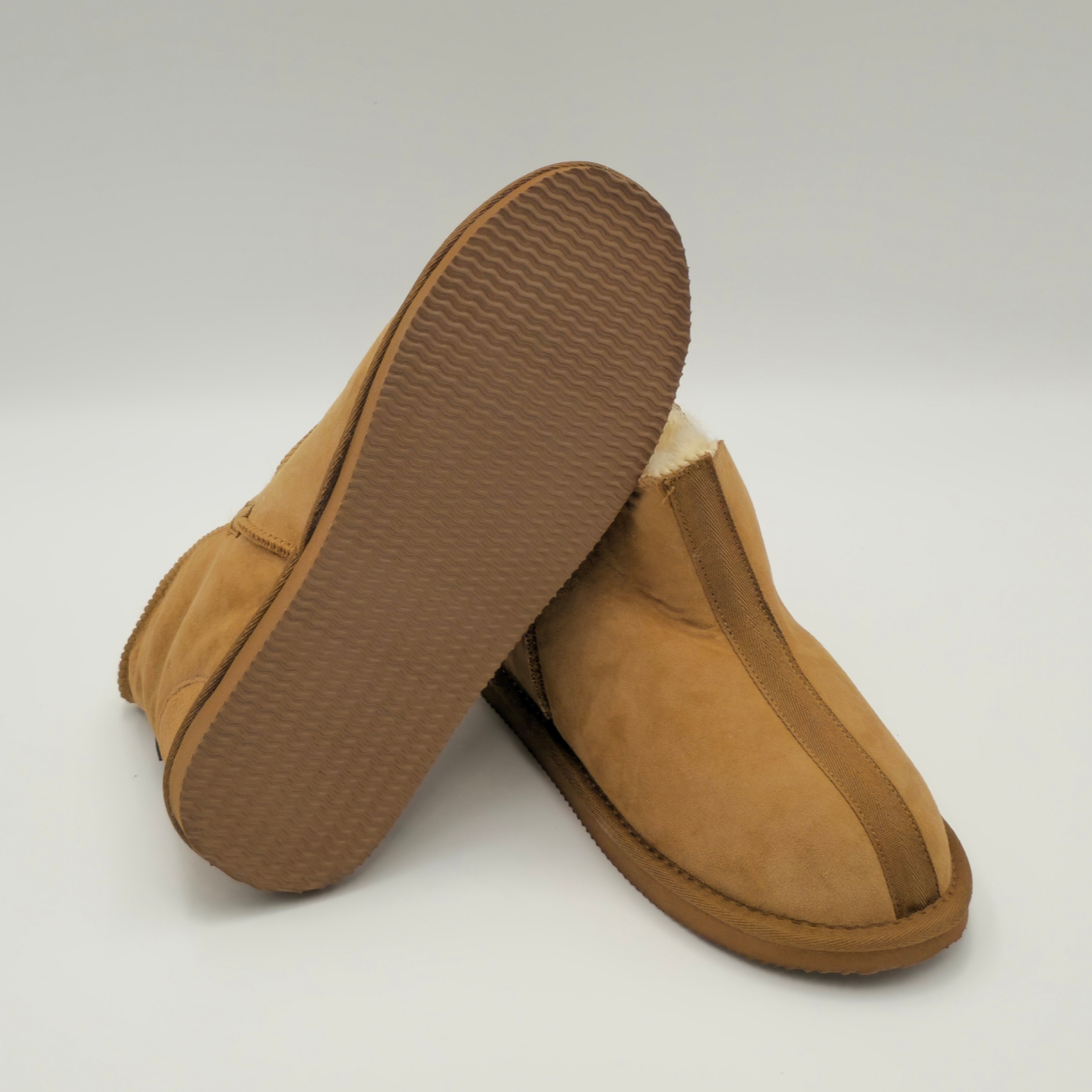 Julius Sheepskin Houseshoe Mid brown