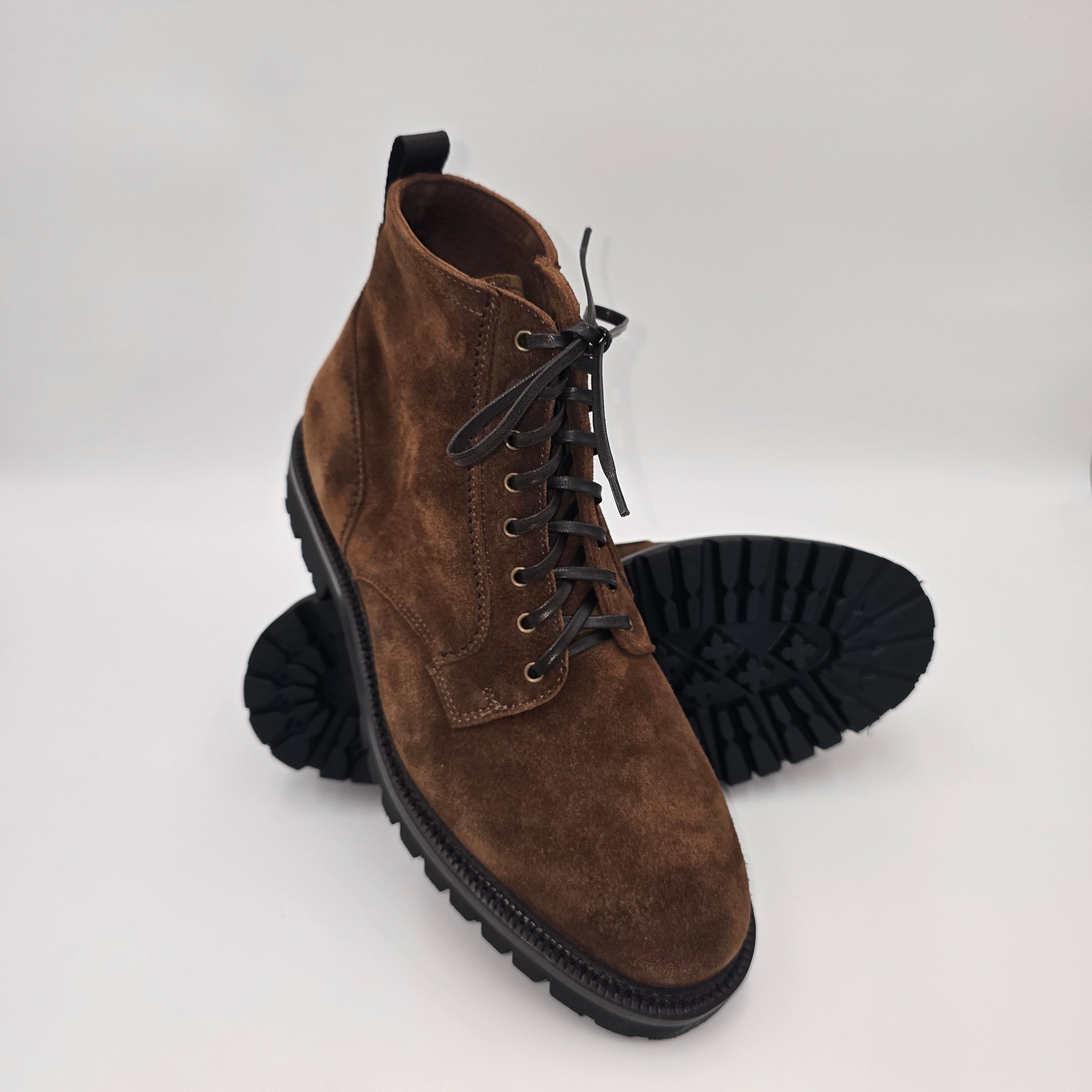 Matteo Plain Toe Boot Suede Brown