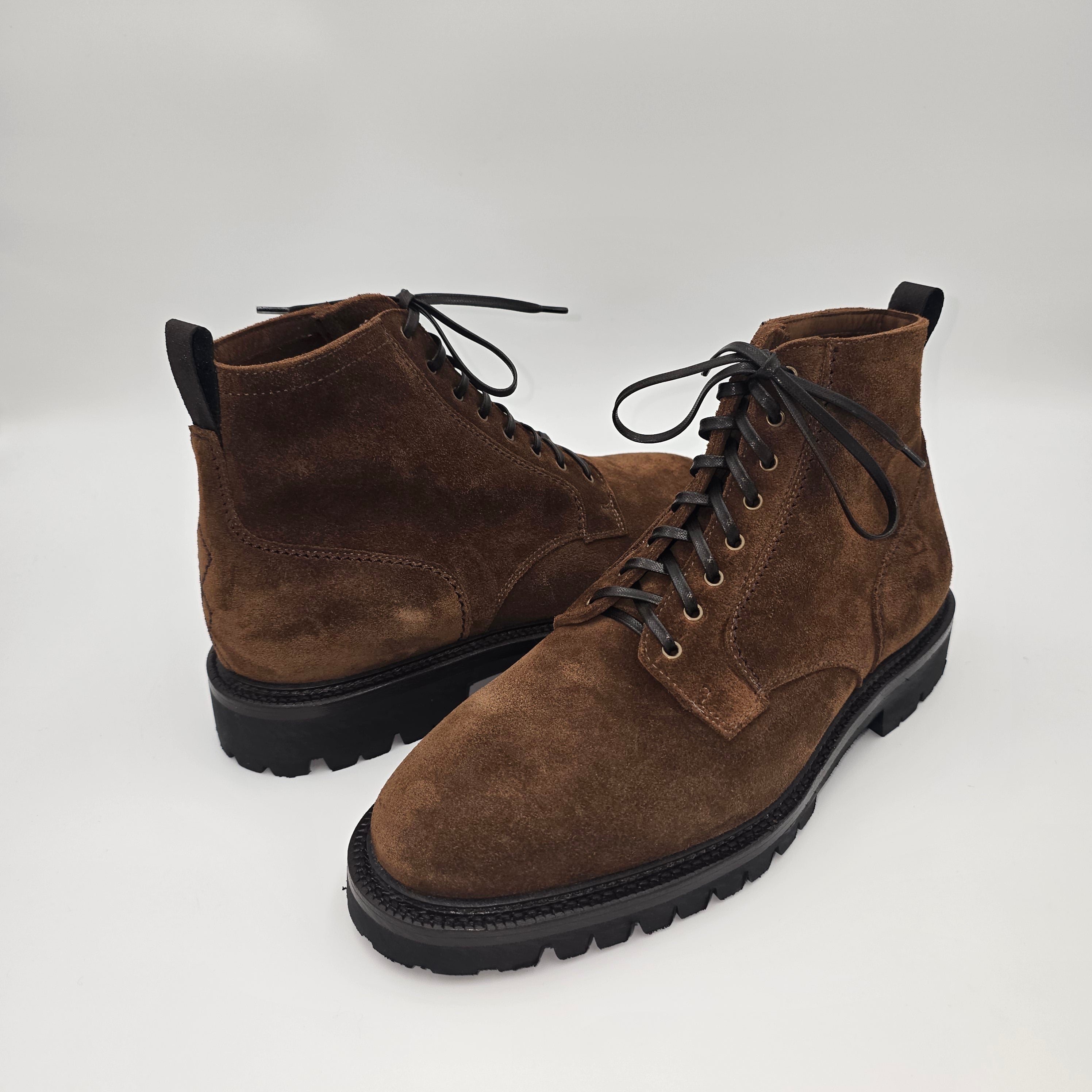 Matteo Plain Toe Boot Suede Brown