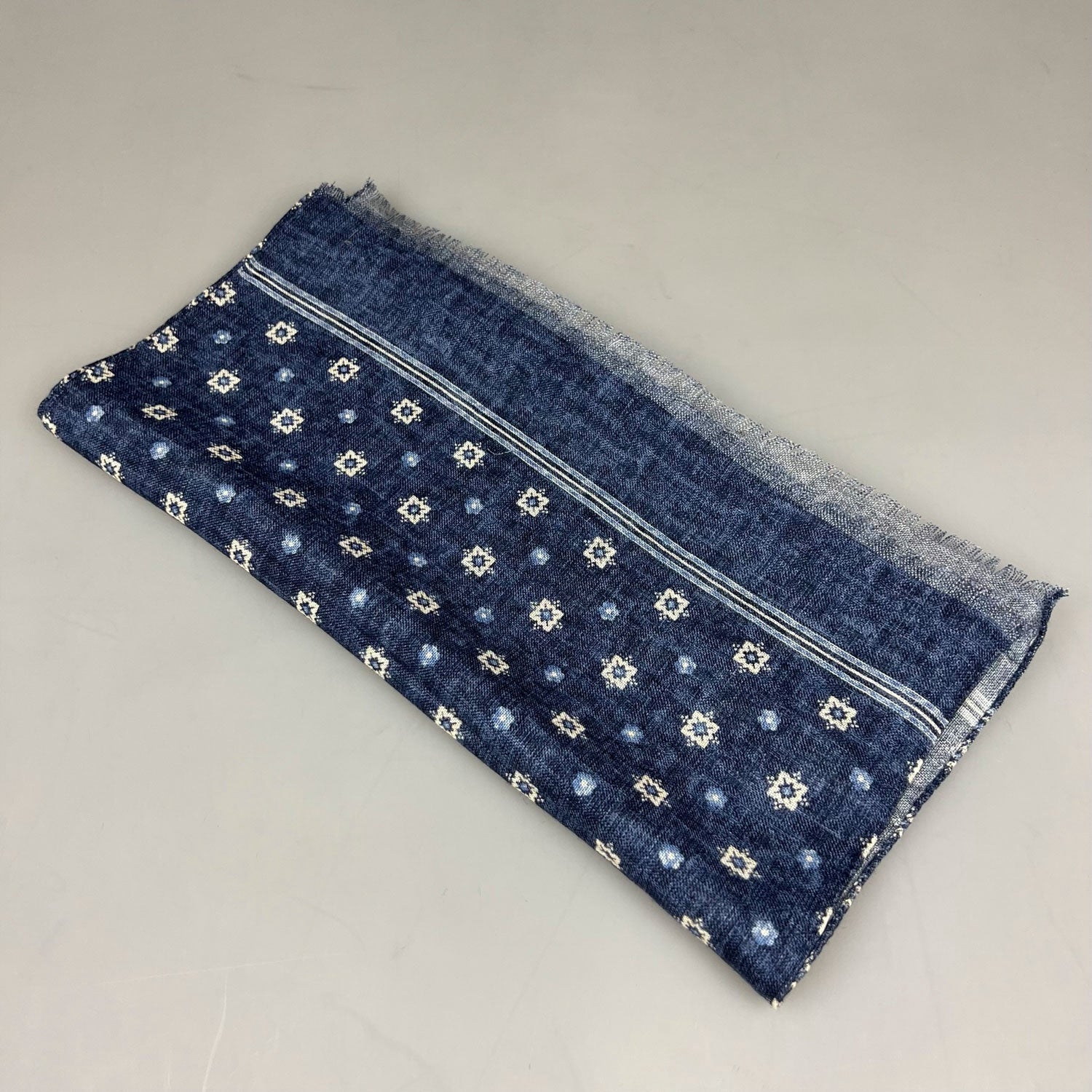 Julius Scarf Light Wool Venice Blauw