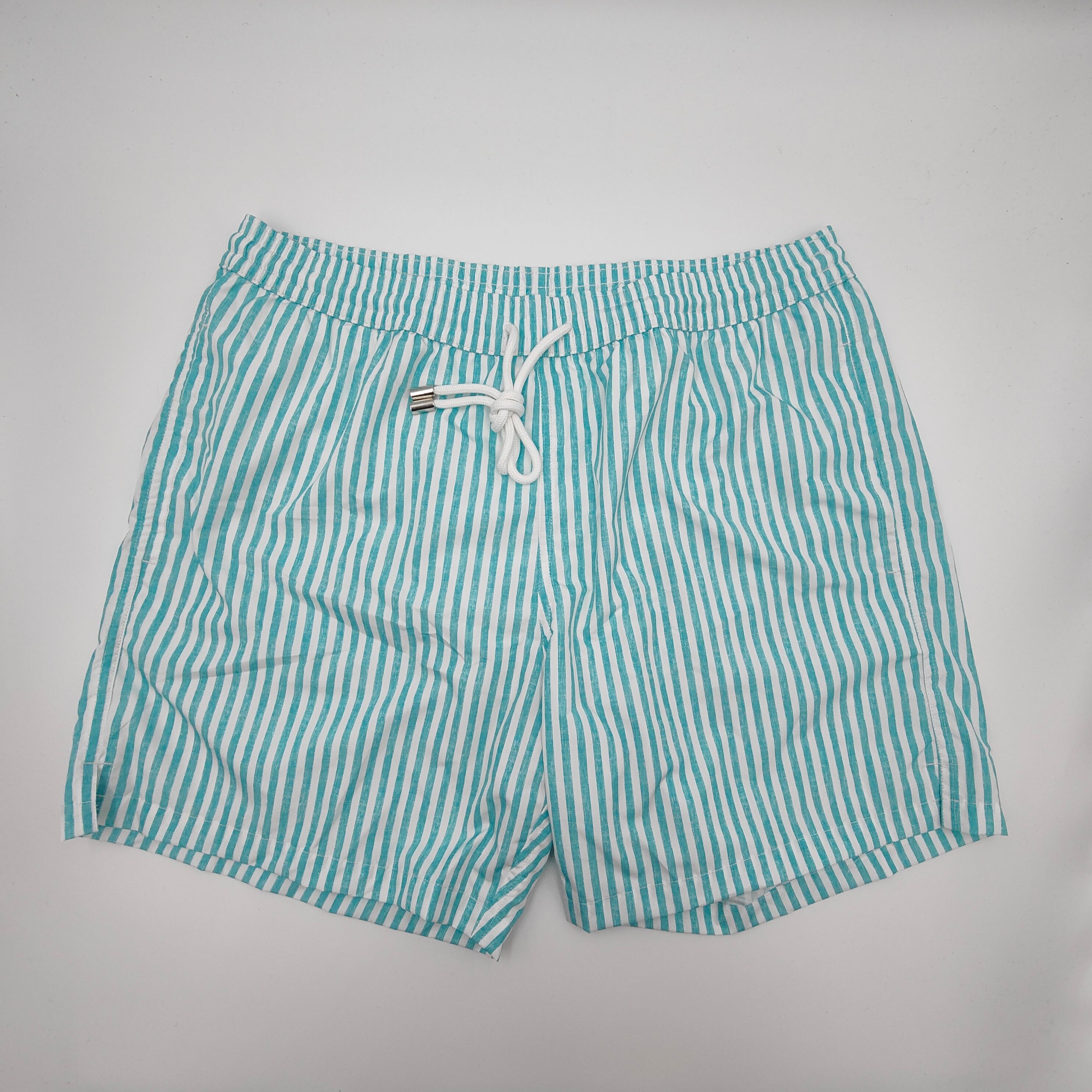 Schnelltrocknende Badeshorts mit Streifen in Mintgrün