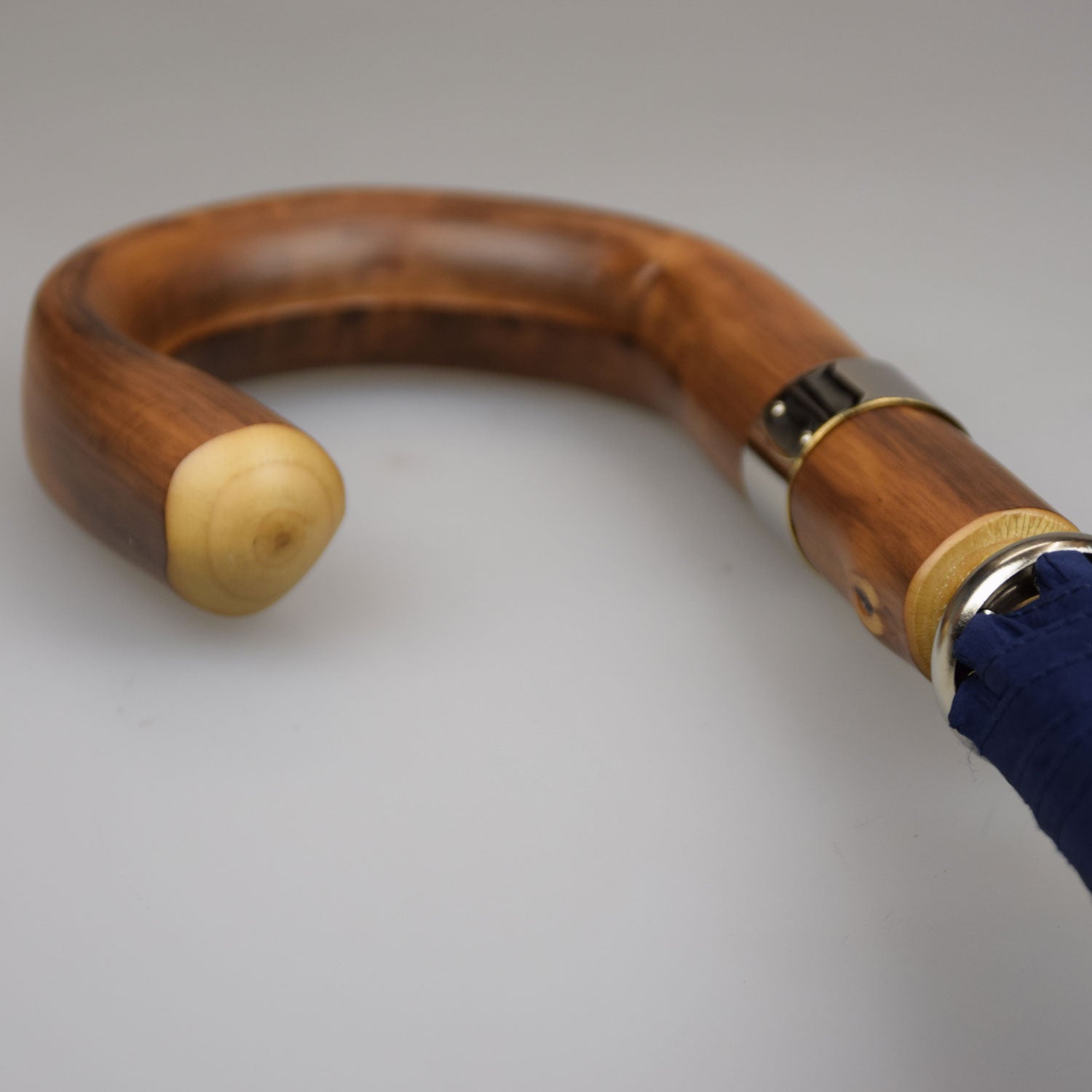 blauwe Fox paraplu met kastanje houten handvat
