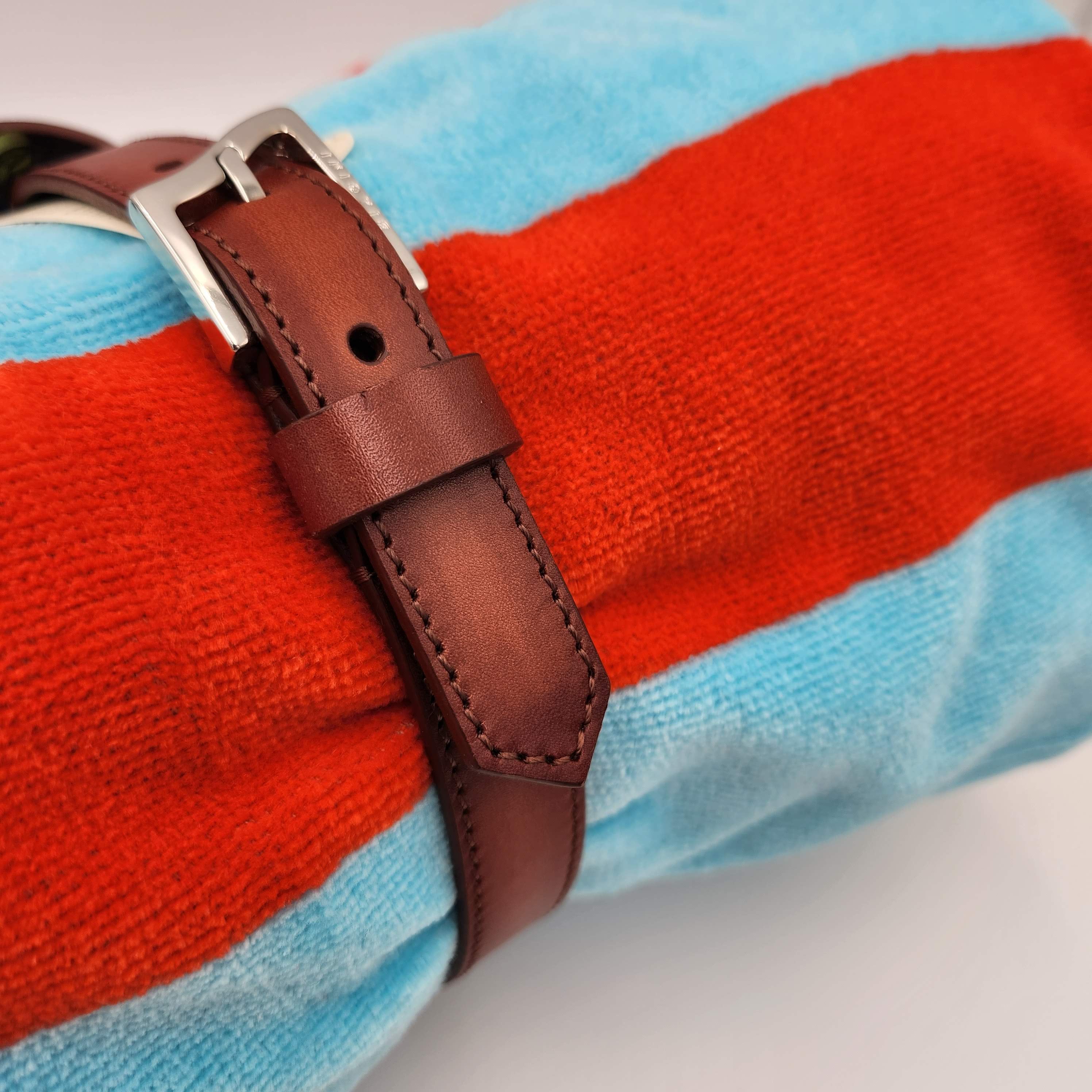 Handgefertigter Strandtuchhalter + Handtuch aus Leder