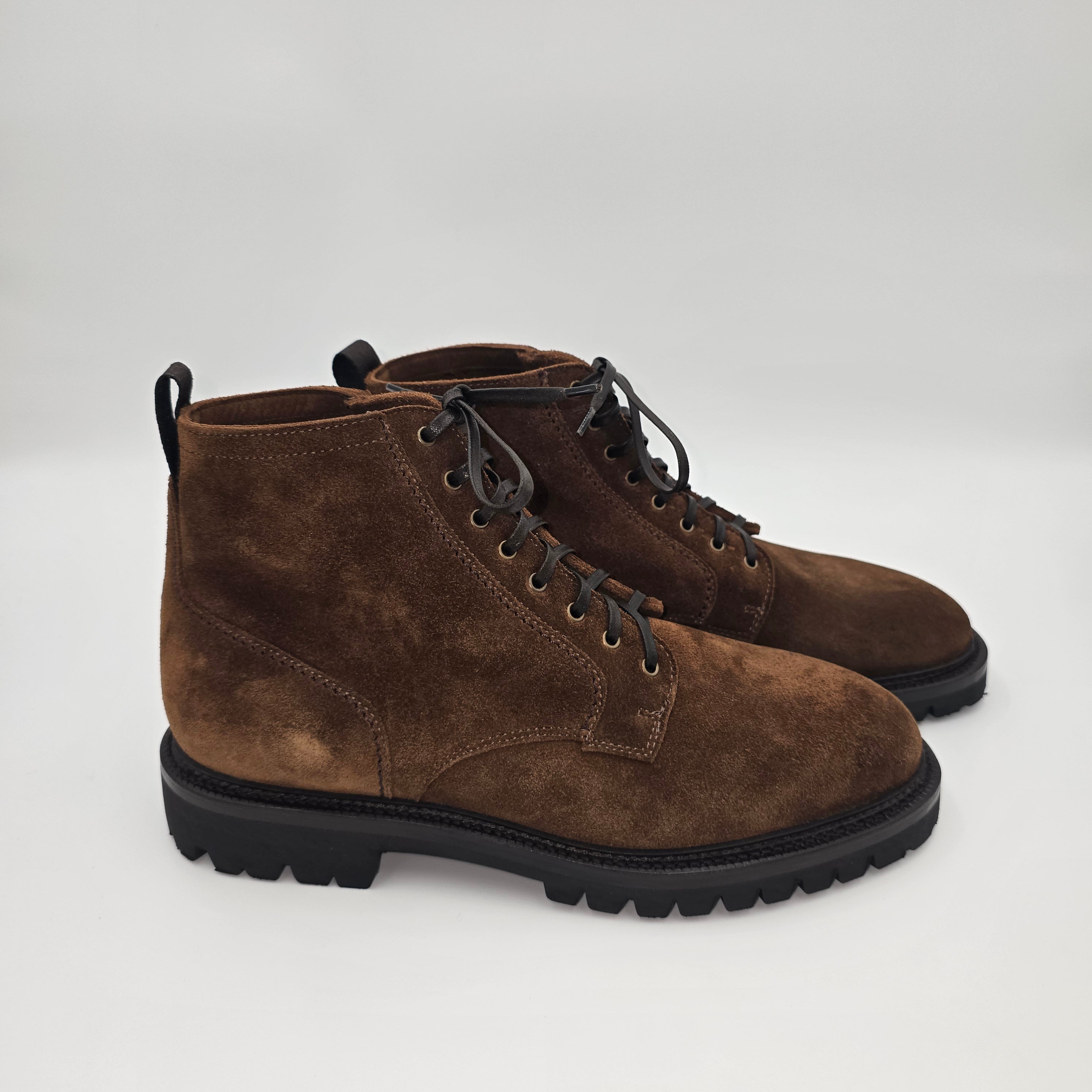 Matteo Plain Toe Boot Suede Brown