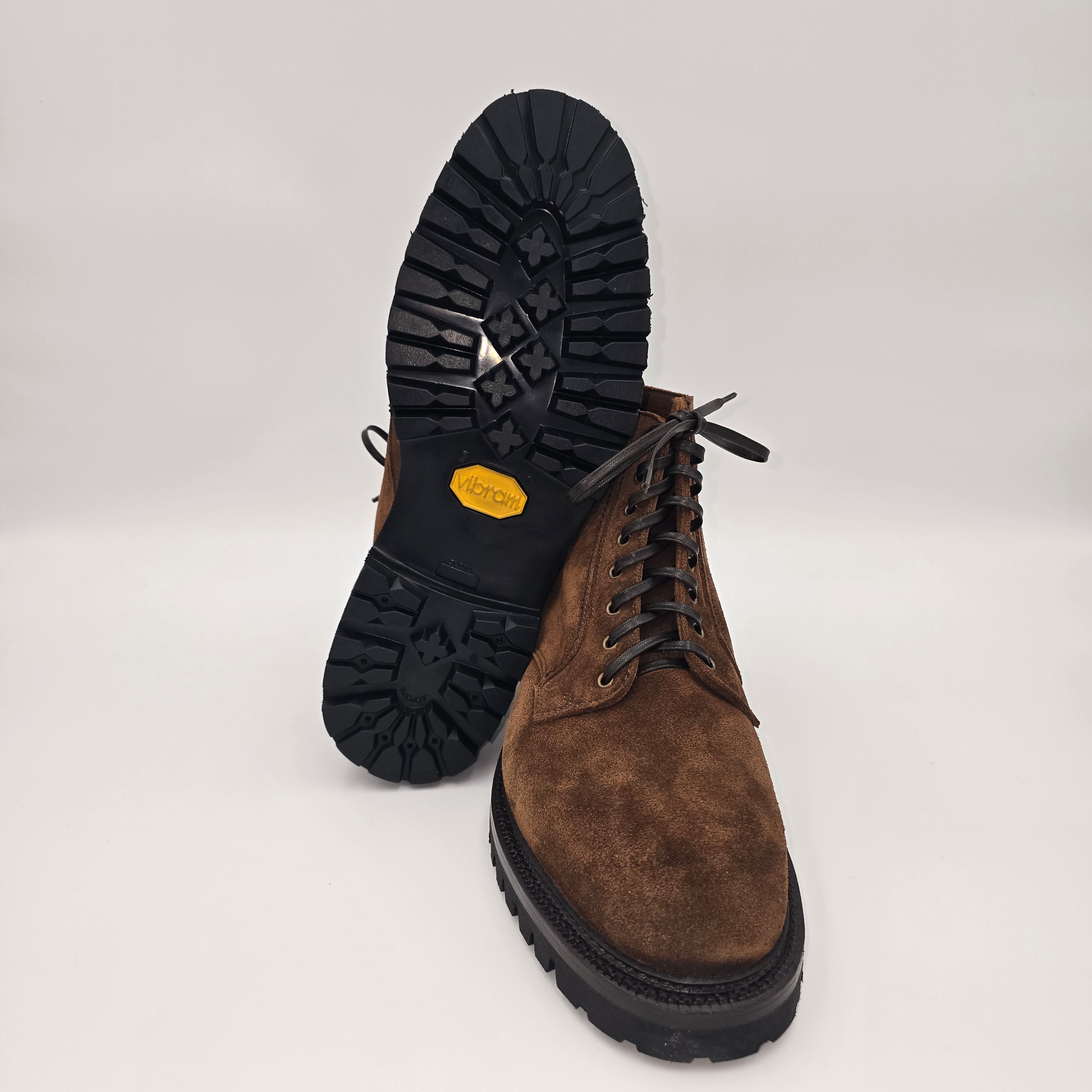 Matteo Plain Toe Boot Suede Brown