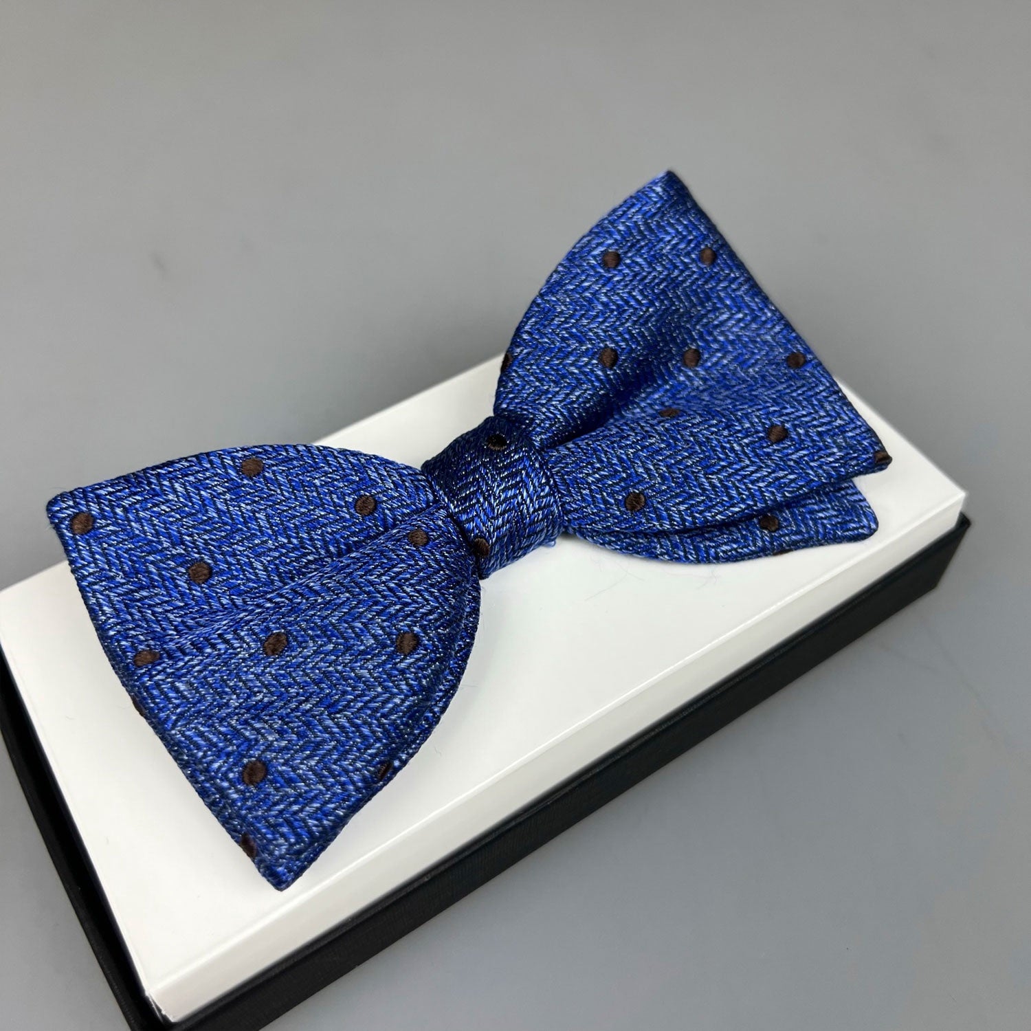 Bow-Tie Silk Festive Polk