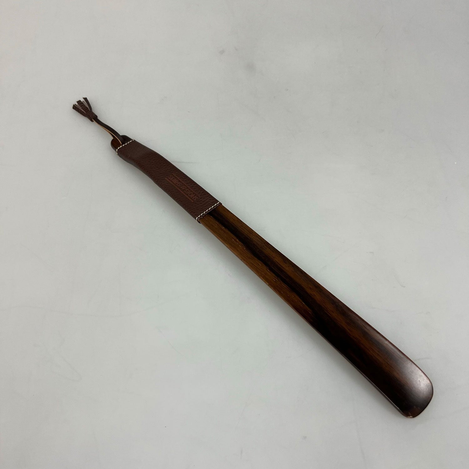 Wooden shoehorn grain leather 41cm