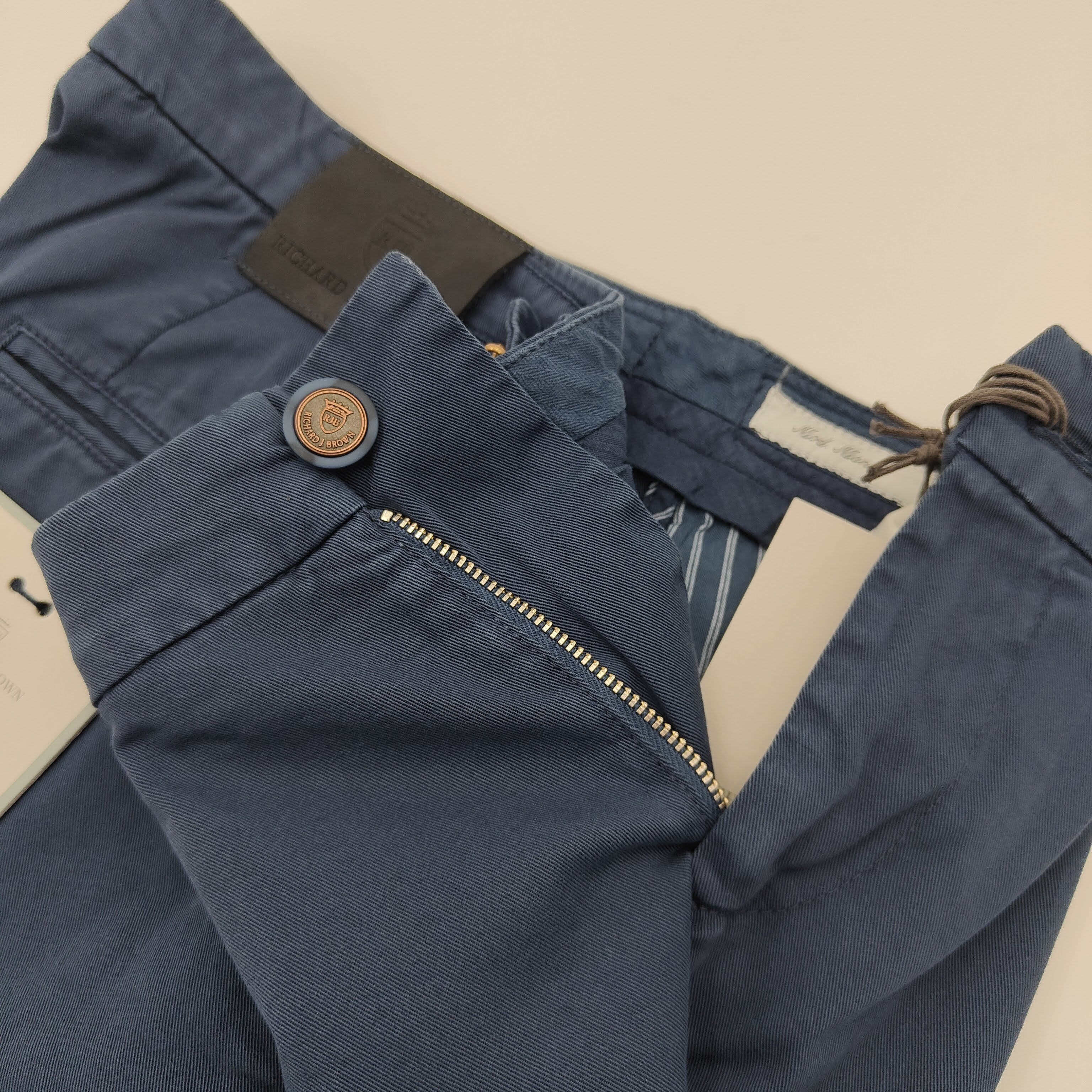 Chino Icon Manilla Side Straps