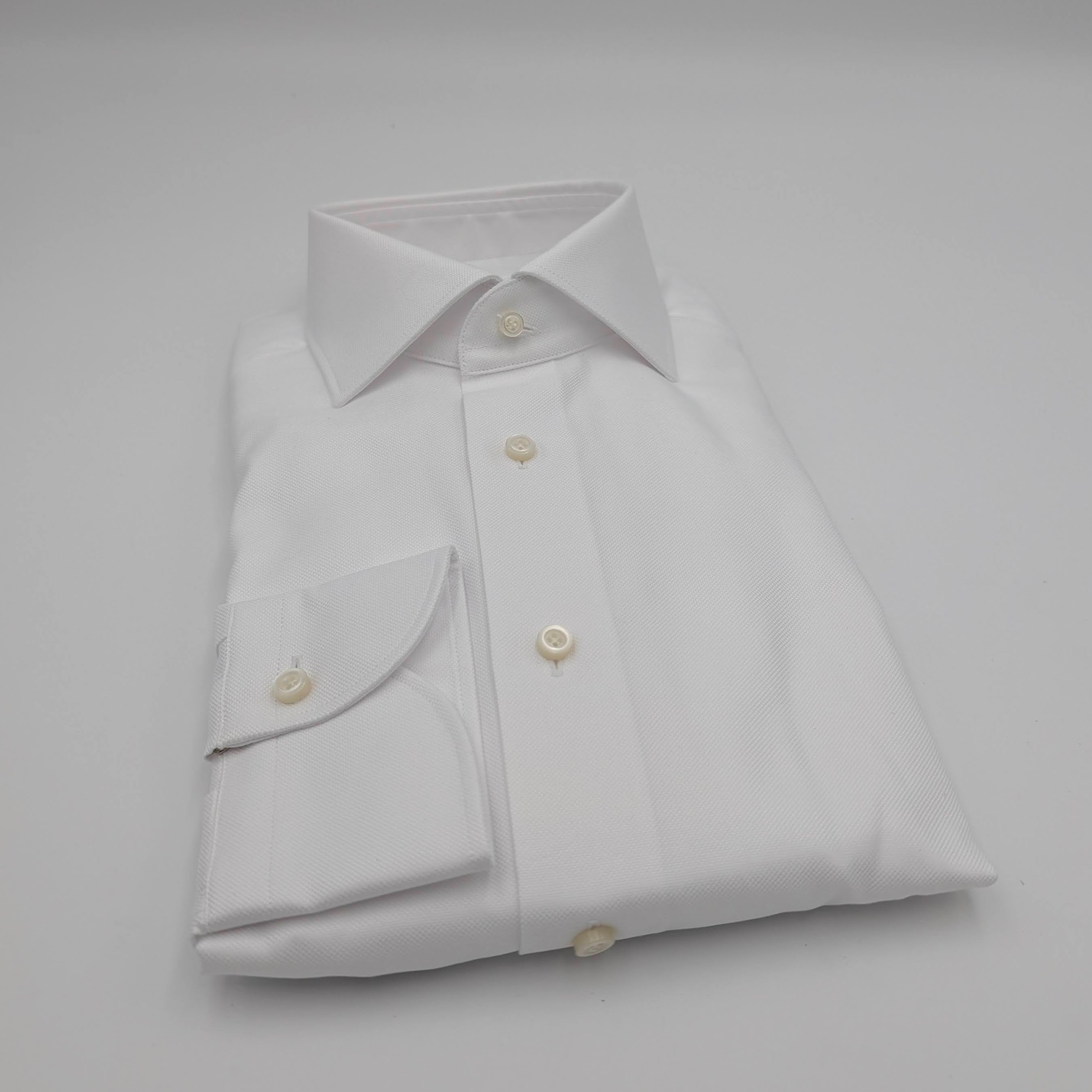 Cutaway Oxford White