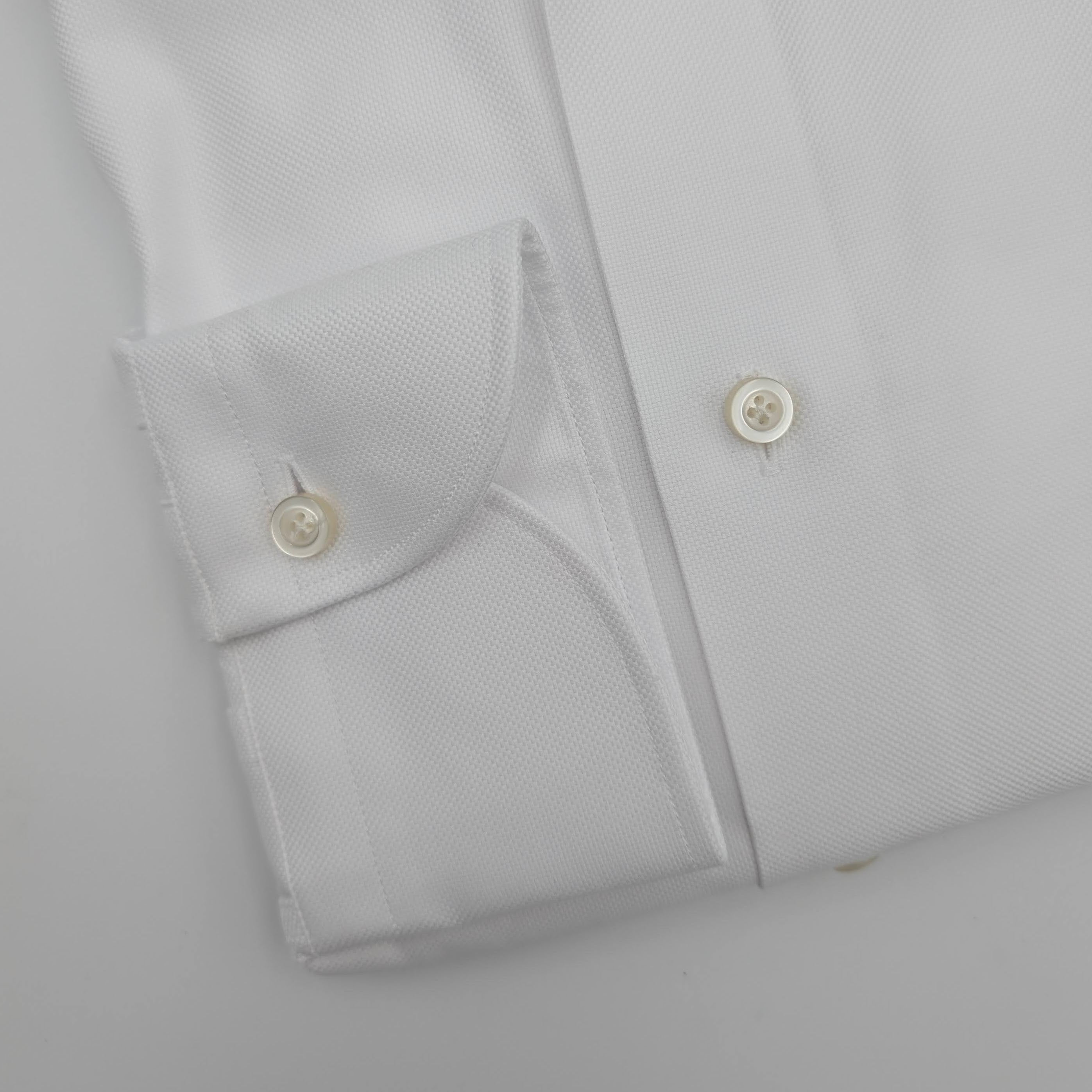Cutaway Oxford White